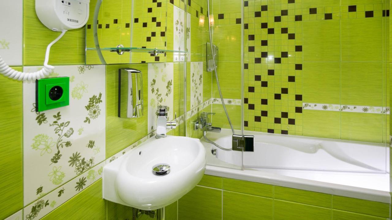 Apartment Colours - Your 7 Colour Experience In Centre Of *